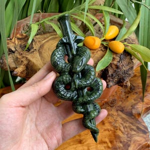 5.7“ Natural Green Jade Snake,Quartz Crystal Snake,Snake Sculpture,Home Decor,Mineral Specimen,Crystal Chakra,Crystal Heal,Crystal Gifts 1pc