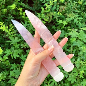 8.2&quot; Natural Rose Quartz Knife,Quartz Crystal Knife Carving,Halloween Gifts,Mineral Specimen,Home Decor,Reiki Healing,Crystal Gifts 1pc