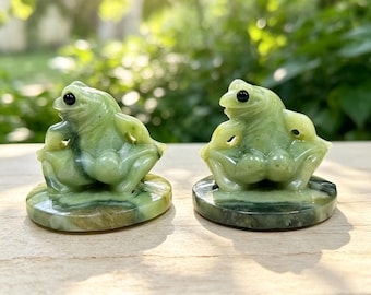 Natural Serpentine Jade Frog Figurine，Quartz crystal Squatting frog，Animal Carving，Desk Decor Ornament