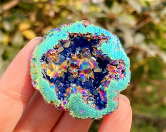 4cm+ Natural Titanium Rainbow Agate Geode,Quartz Crystal Geode,Mineral Specimen,Reiki Healing,Home Decoration,Crystal Gifts 1PC