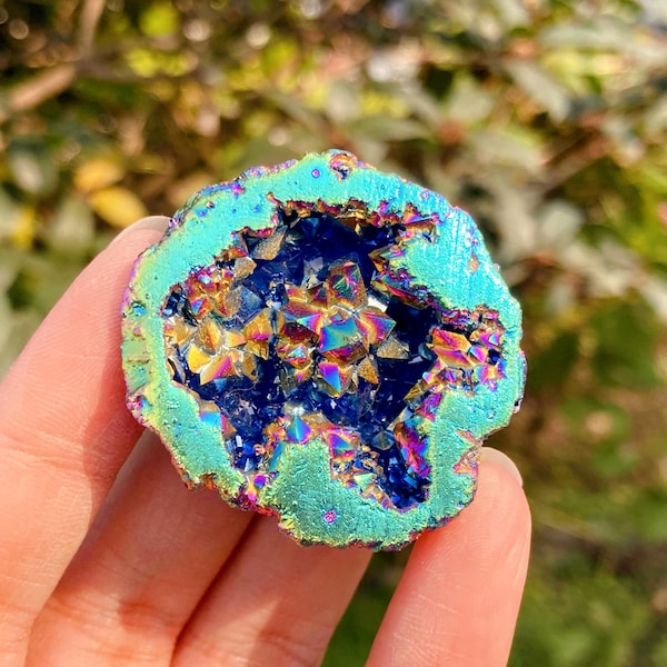 4cm+ Natural Titanium Rainbow Agate Geode,Quartz Crystal Geode,Mineral Specimen,Reiki Healing,Home Decoration,Crystal Gifts 1PC