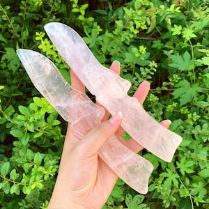 8.2&quot; Natural Rose Quartz Knife,Quartz Crystal Knife Carving,Halloween Gifts,Mineral Specimen,Home Decor,Reiki Healing,Crystal Gifts 1pc