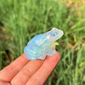 White Clear Opalite Frog Carved,Quartz Crystal Skull,Home Decoration,Mineral Specimens,Crystal Sculpture,Reiki Heal,Crystal Gift 1pc