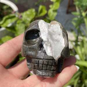 240g Natural Calcite Crystal skull,Hand Carved Skull,Crystal Skull,Reiki Healing Statue Collection,Mineral Specimen,Home decor,Crystal Gift