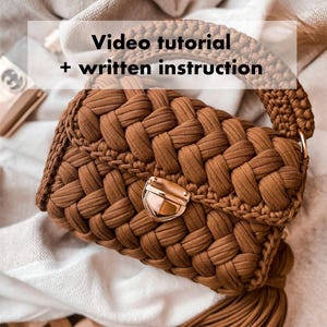 Luxury bag crochet pattern, premium purse step by step video tutorial, designer inspired, English PDF document, Tshirt yarn marshmallow bag