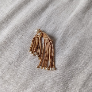 Pearl Broche vintage French style brooch Unique brooch