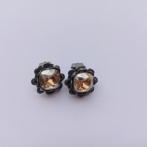 Earrings in clips signed Alexes Lecomte.Vintage the 70s... Beautiful clips as a gift.