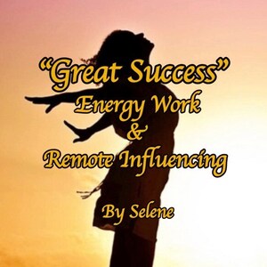 Op de afbeelding: Silhouet van een persoon met opgeheven armen tegen een zonsondergang achtergrond. De tekst "Great Success" Energy Work & Remote Influencing By Selene is over de afbeelding gelegd.