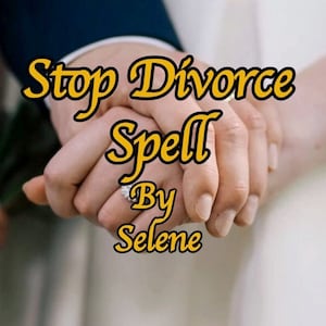 Könnte beinhalten: Die Hände eines Paares, die sich mit einem Ehering am Finger der Frau halten. Der Text "Stop Divorce Spell By Selene" ist in Gelb über das Bild gelegt.