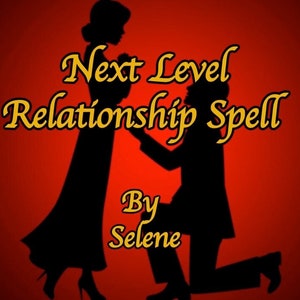 Pu&ograve; includere: Silhouette di una coppia in una posa romantica, con il testo "Next Level Relationship Spell By Selene" in lettere dorate su uno sfondo rosso.