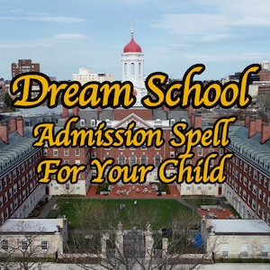 Op de afbeelding: Een luchtfoto van een gebouw van rode baksteen met een groen gazon in het midden. Het gebouw heeft een rood dak en een witte toren. De tekst "Dream School Admission Spell For Your Child" is in het geel over de afbeelding gelegd.