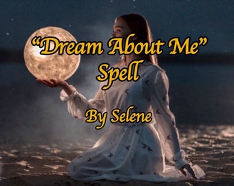 Può includere: Una donna in un abito bianco è seduta su una spiaggia con una luna piena sullo sfondo. Il testo "Dream About Me Spell" è scritto in lettere gialle sopra la luna. Il testo "By Selene" è scritto in lettere gialle sotto la luna.