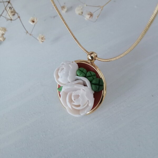 white peony necklace with polymerclay, polymerclay necklace, floral necklace