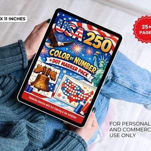 Könnte beinhalten: Ein Tablet zeigt die Titelseite "USA 250 Color by Number + Dot Marker Pack". Das Cover zeigt patriotische Bilder, darunter einen Adler, Feuerwerk, die Freiheitsstatue und die Liberty Bell. Das Tablet misst 21,6 x 27,9 cm und hat 25+ Seiten.