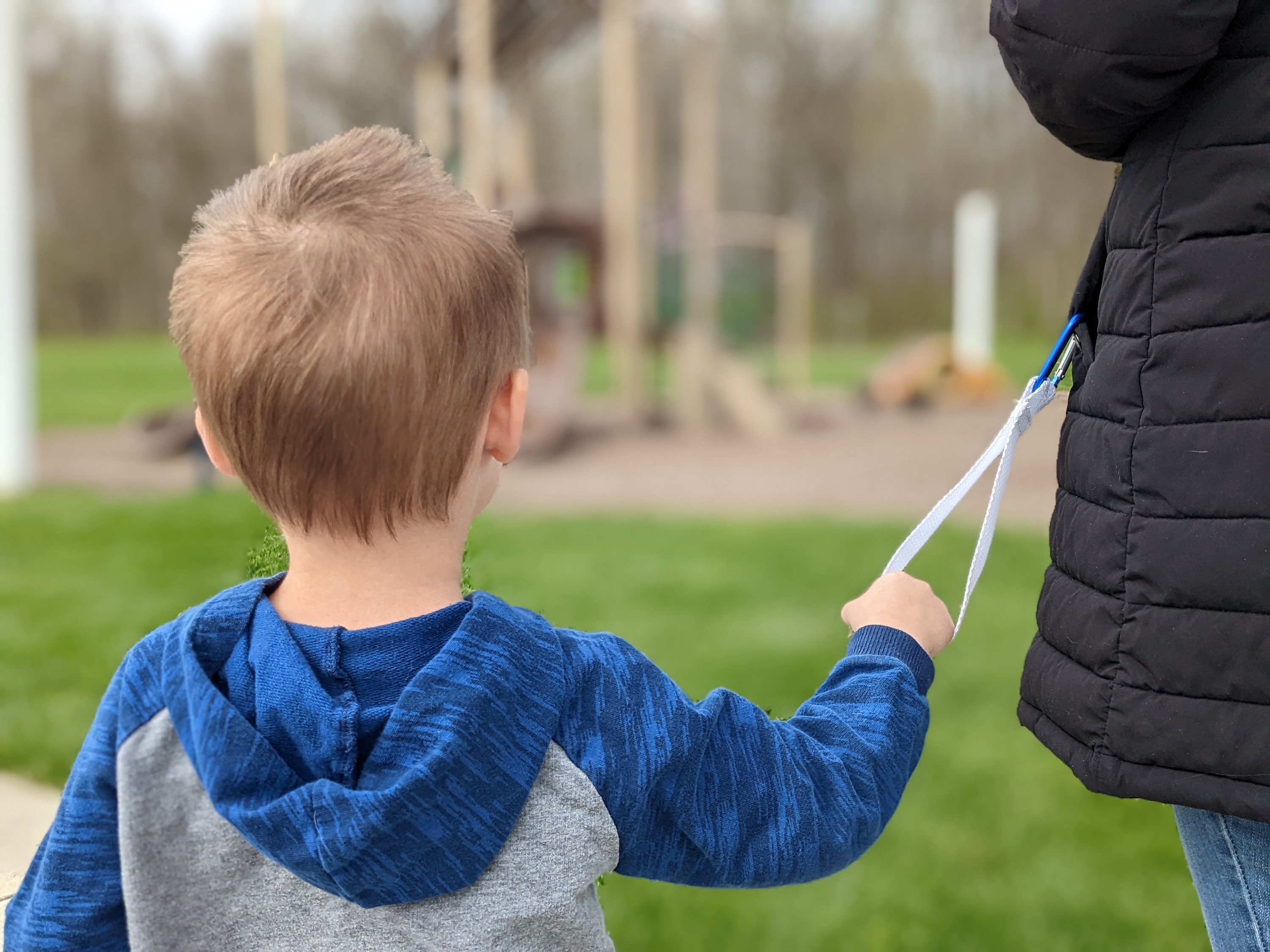 Toddler Hands Free Safety Device Wrist Strap Helping Handle Parking Lot Safety Travel With