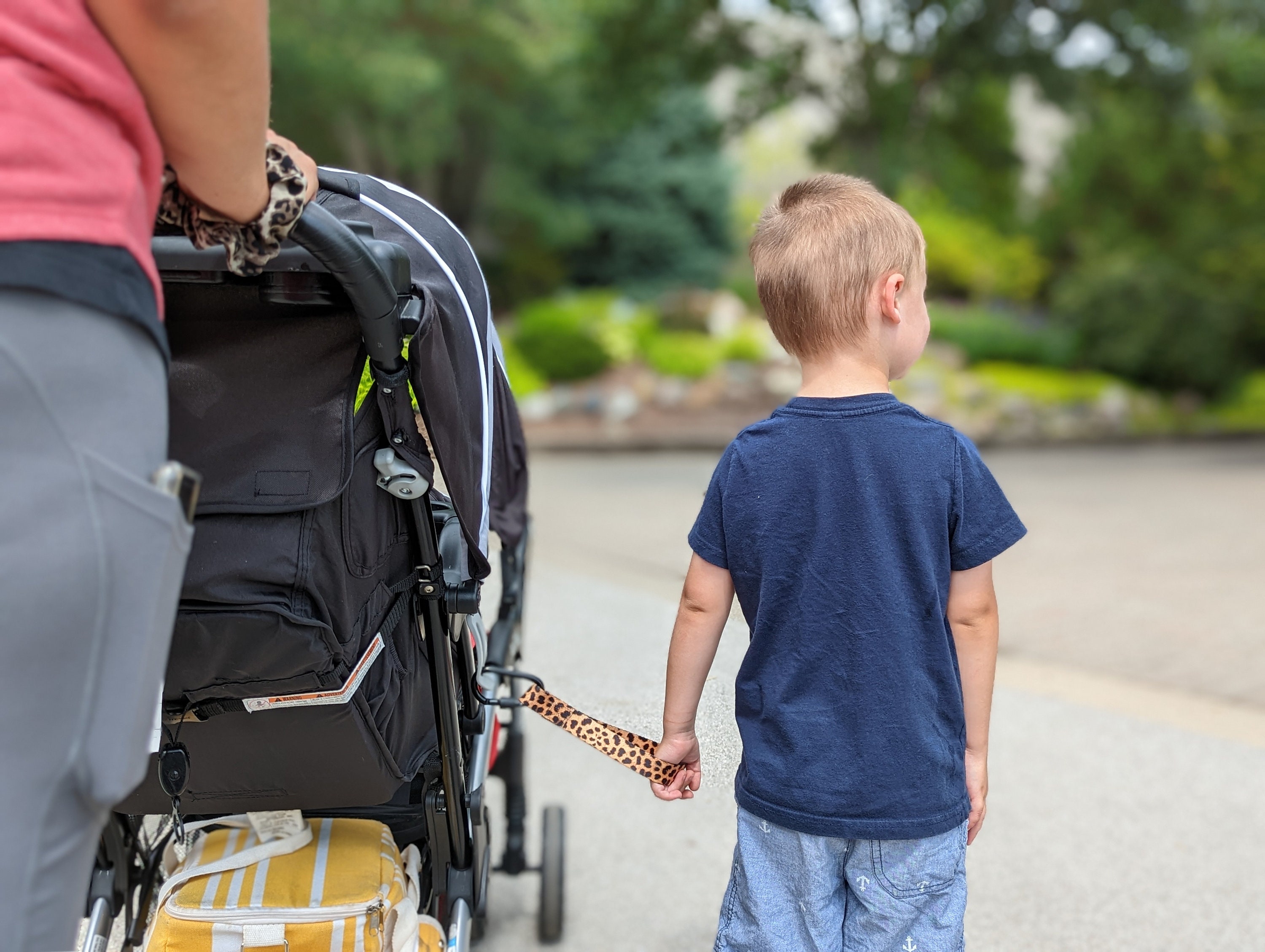 Toddler Hands Free Safety Device Wrist Strap Helping Handle Parking Lot Safety Travel With