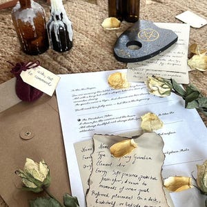 Mini caixa Adopt-a-Spirit – História de fundo de boneca assombrada digital + ficha mágica enviada pelo correio – Caixa misteriosa estética intuitiva para iniciantes