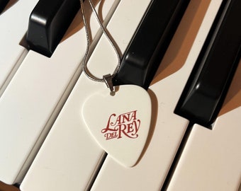 Lana del Rey | Guitar pick necklace