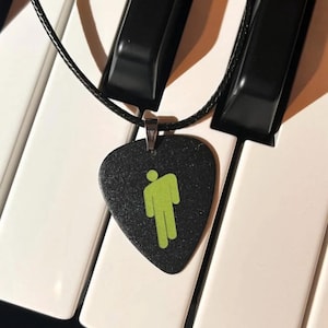 Billie Eilish | Guitar pick necklace | Blue and Green Green-Leather look