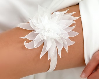 Bridal garter with flower, Wedding garter, Flower wedding garter, Lace garter, Thin bridal garter, white wedding garter floral