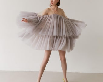 Mini-tule-trouwjurk met wijde mouwen – korte bruidsjurk