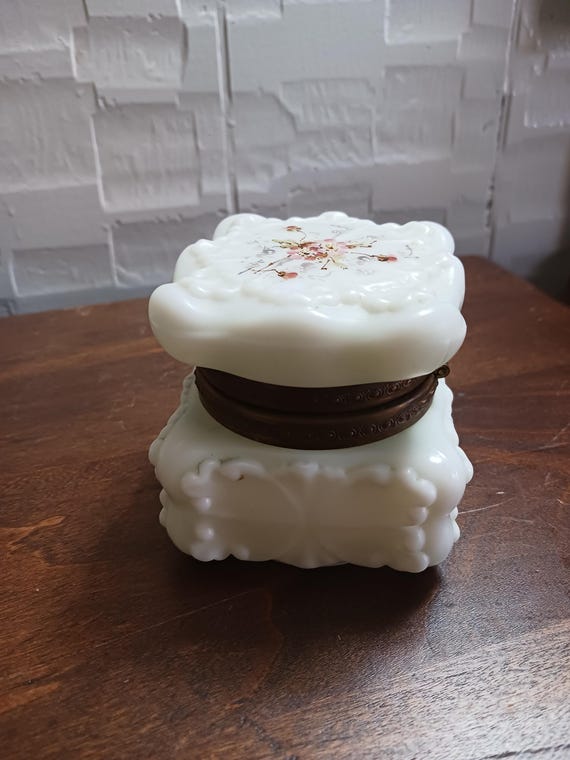WAVE CREST porcelain jewelry box