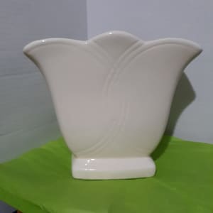 Vintage RRP Robinson Ransbottom Ivory Planter from Roseville #394