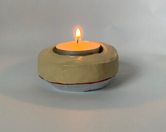 Tea light candle holder