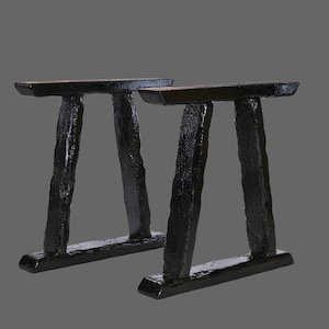 Set of 2 table legs made of flamed fir