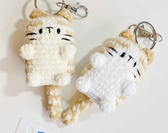 Crochet Beige Tabby Cat Pocket Keychain – Plush Amigurumi Kitty Charm, Kawaii Bag Accessory