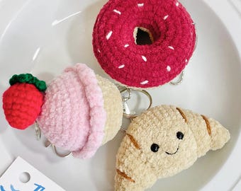 Crochet Bakery Keychain – Croissant, Donut, Cupcake Kawaii Plush Charm