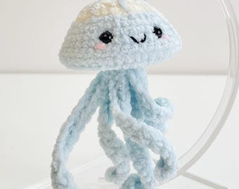 Jellyfish Keychain – Crochet Soft Sea Creature, Trendy Handmade Accessory