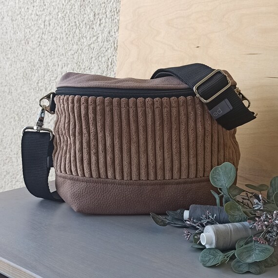 Crossbody-Bag „Kathi“ / Breitcord Beige und Polsterstoff Lederoptik Cedarbraun / Schultertasche Umhängetasche