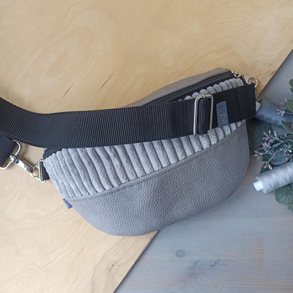Crossbody-Bag „Caro“ / Breitcord Grau und Polsterstoff Lederoptik Graphitgrau / Schultertasche Bauchtasche Hip-Bag