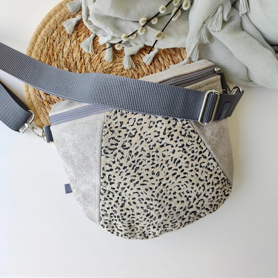 Medium Crossbody Bag Damen – Leichte Umhängetasche Reißverschluss Innenfach – Beige-Leo, Grau – Tasche „Carla“