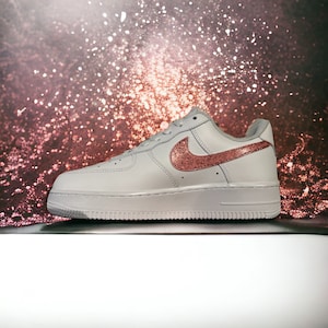 Nike Air Force 1 x ROSE PAILLETTES . Neuves New Custom. Chaussures Cadeau, soirée, mariage image 2