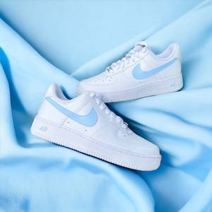 Nike Air Force 1 x BABY BLUE . Neuves New Custom. Chaussures Cadeau, soirée, mariage image 1