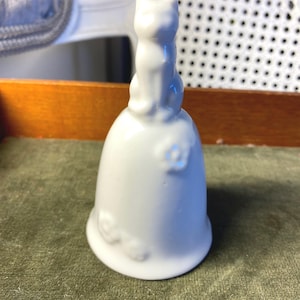 Vintage - 1980&#39;s - White Porcelain Bell - Kitten Cat on Top - Gold String Bell Ringer - Beautiful Tone - Raised Flowers