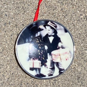 Vintage - 1997 - Kim Anderson Pretty as a Picture - Porcelain Mini Plate Ornament - &quot;Sending Warmest Wishes&quot;