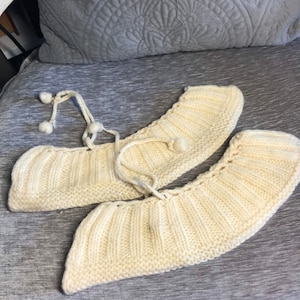 Vintage Hand Crocheted Booties Slippers - 1980s Off White Cuffed Size 8-9
