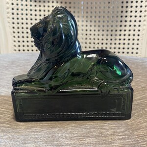 Vintage - jaren 60 - Avon-fles - smaragdgroen glas - LEEUW - bijna leeg - 'Tribute' aftershave heren - Keulen - fles