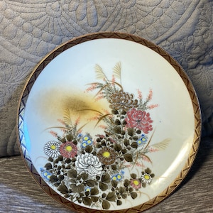 Gorgeous - Antique - Kutani - Japanese Porcelain - Plate - Meiji Period (1868-1912) - Gold, White and Pink Chrysanthemums - Mums
