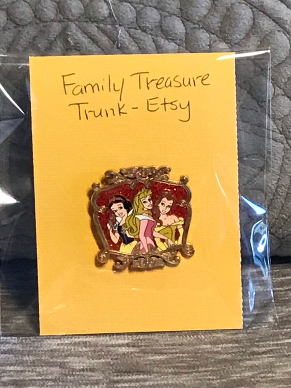 Disney Trading Pin - Princesses in Picture Frame -