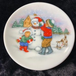 Vintage - 1991 - Hallmark Andenken Ornament - Let It Snow - Feiner Porzellanteller - Kinder, die Schneemann bauen - #5