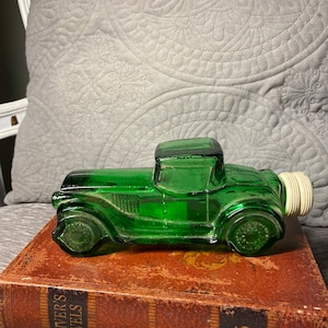 Vintage - circa 1970 - fles Avon - groen glas - karaf vintage auto - Sterling Six II - aftershave 'Tai Winds' heren - volle fles