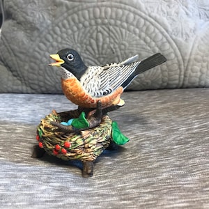 Vintage Lenox Robin Bird Figurine: American Robin with Nest