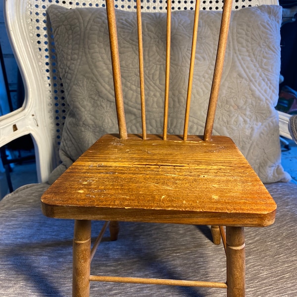 Vintage - 1970's - Doll Chair - Plant Chair - American Spindle Back Chair • Primitive • Farmhouse • Plank Seat Chair - 14" Tall x 7" wide