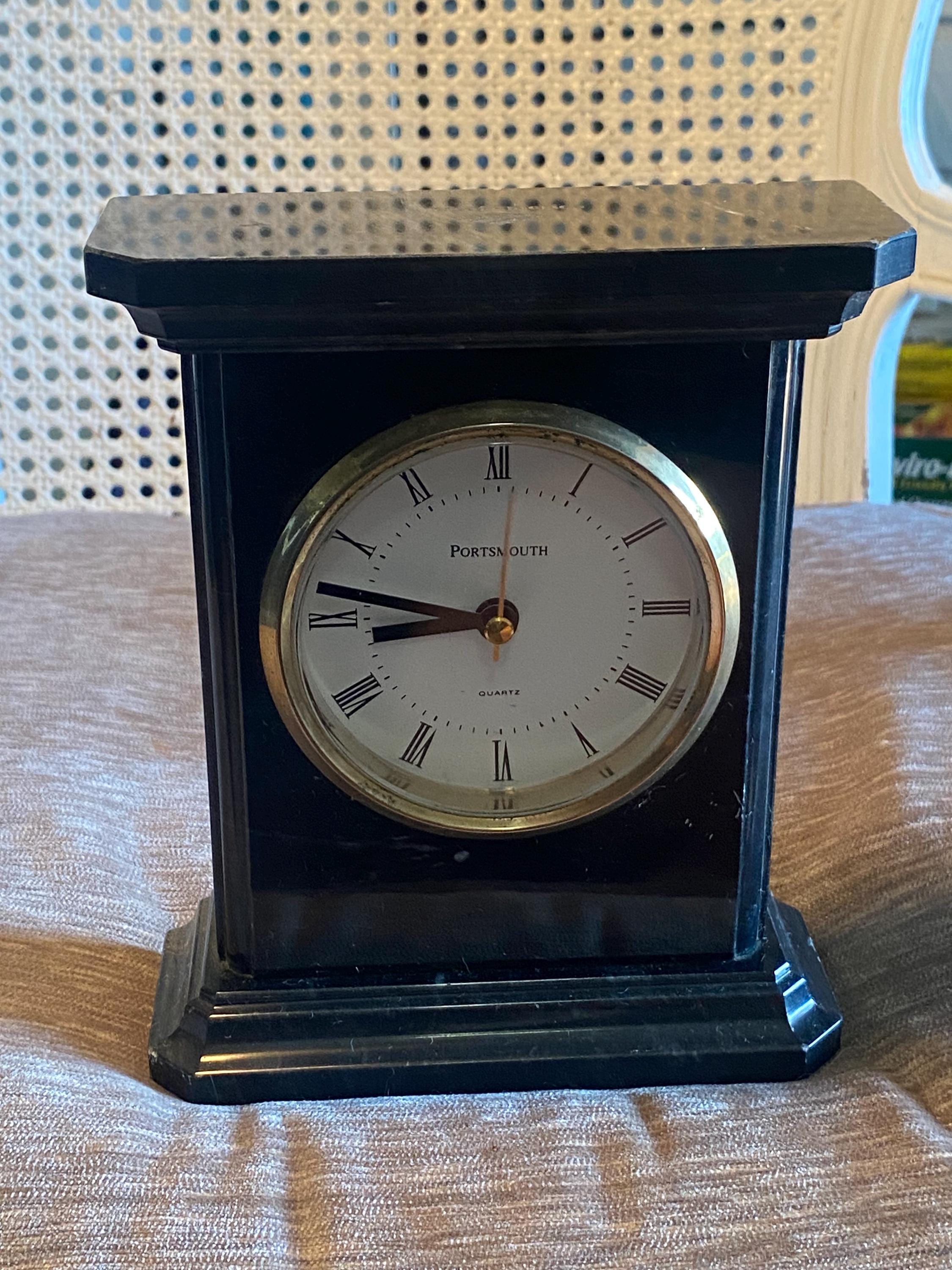 Horloge de cheminée à quartz floral en porcelaine de Paul Sebastian