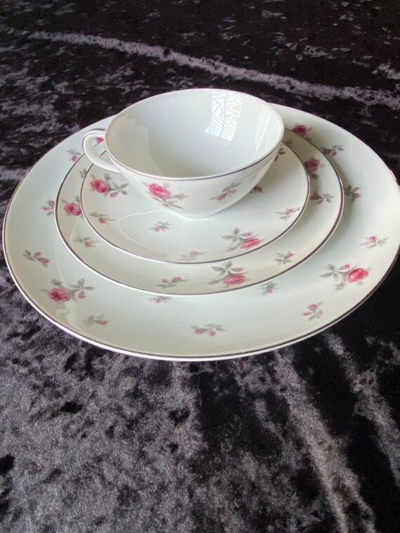Vintage - 1956 - Meito Fine China - Rosechintz Pattern - 4-piece