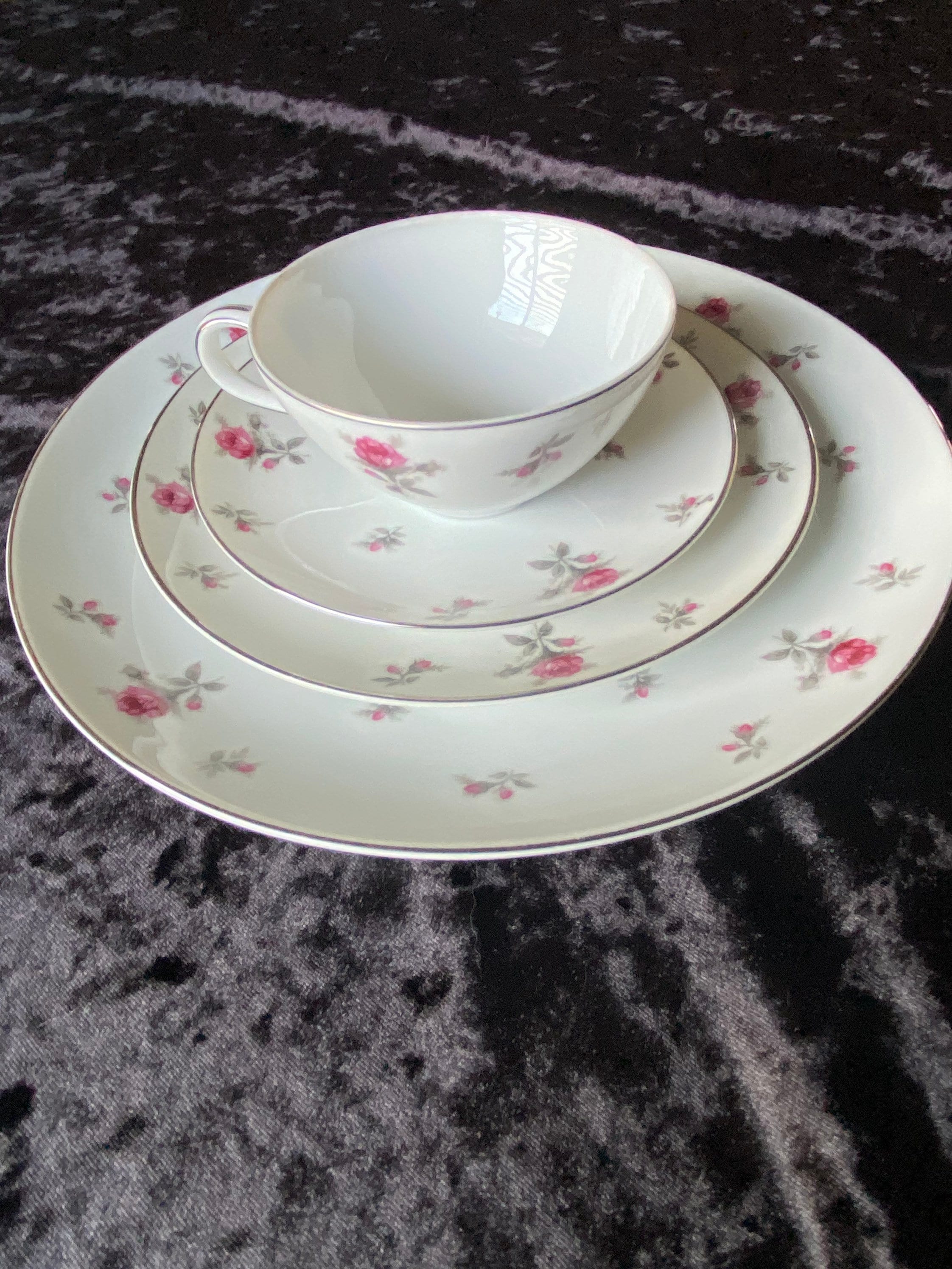 Vintage - 1956 - Meito Fine China - Rosechintz Pattern - 4-piece